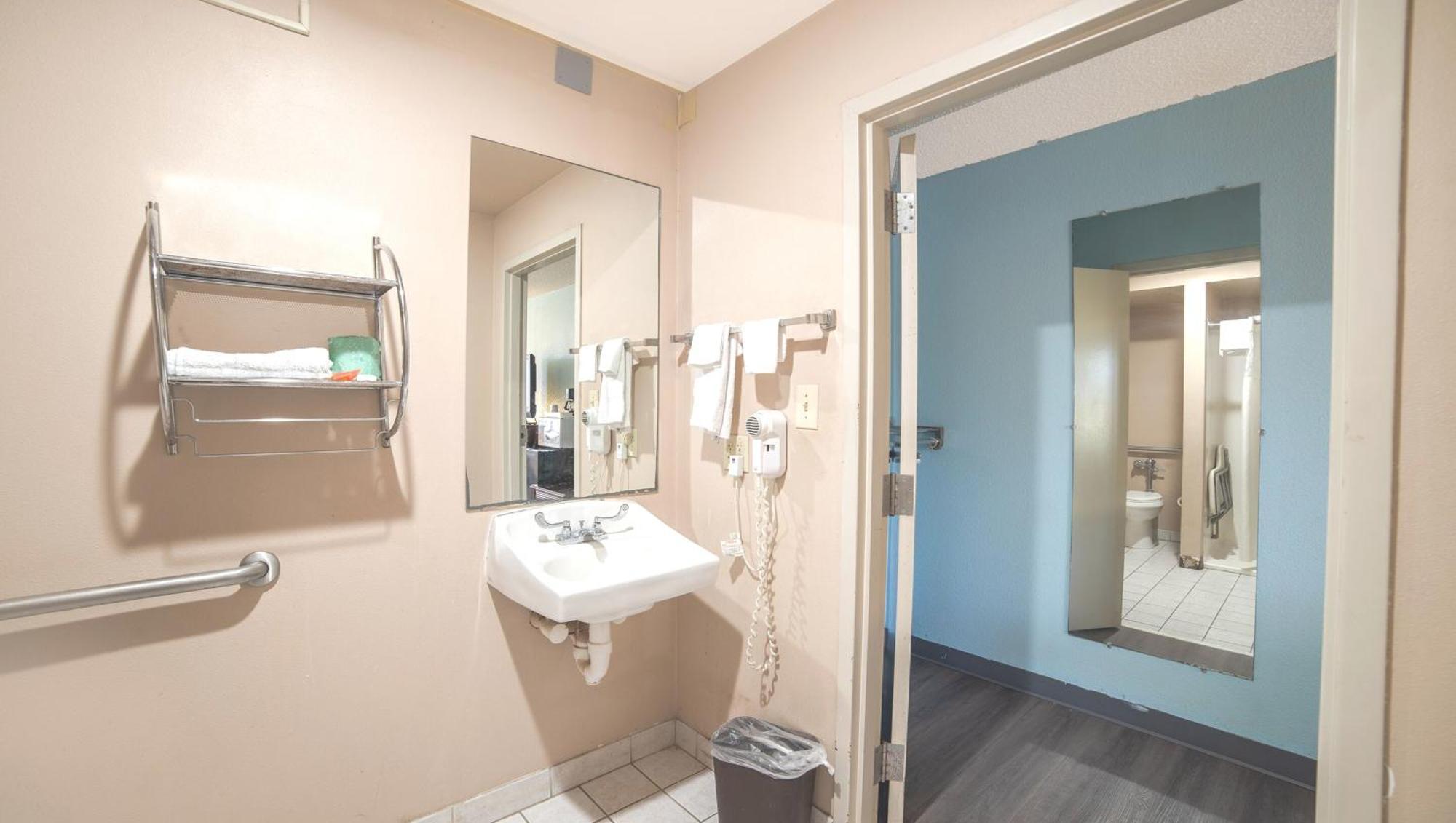 Mayfair Inn Williamston Dış mekan fotoğraf